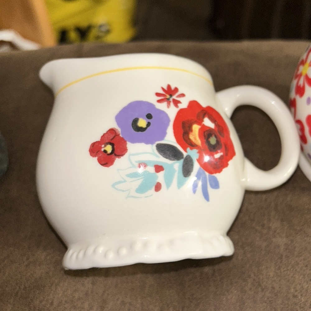 Pioneer Woman Creamer And Sugar Set - floral - Picture 6 of 11